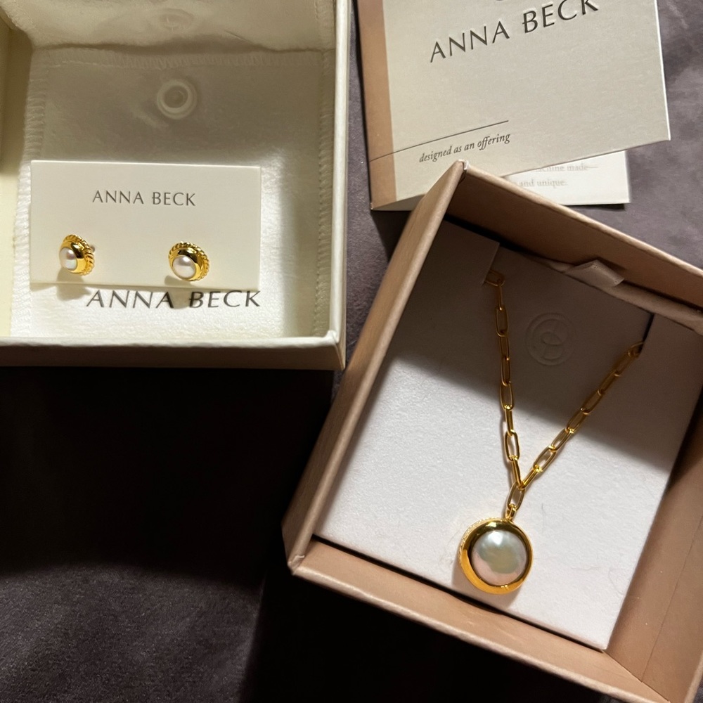 Anna Beck Twisted Rim Pearl Stud Earrings - Necklace no longer available.